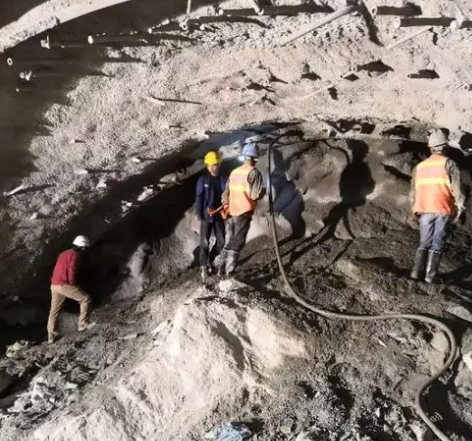 扎囊拱顶带模注浆料的施工流程及注意事项